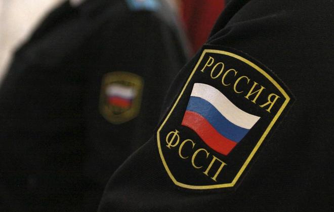 Мужчину, задолжавшего полмиллиона, задержали в аэропорту судебные приставы