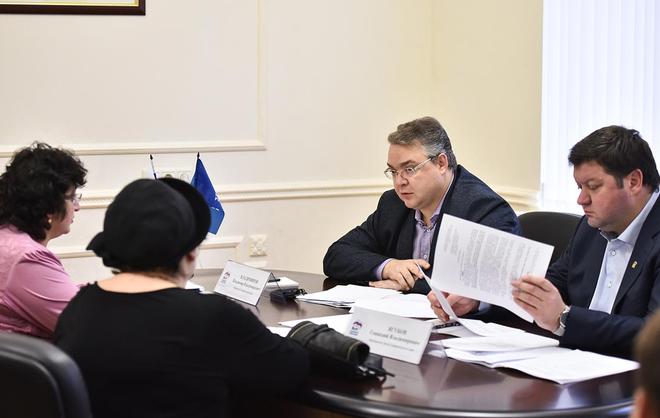 Губернатор Владимир Владимиров разбирался с житейскими проблемами земляков