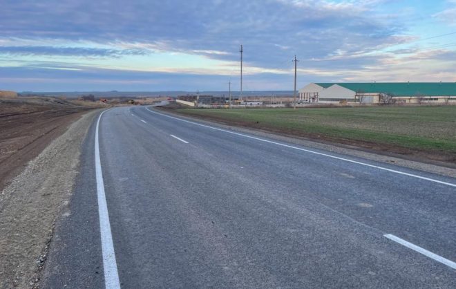В Красногвардейском округе отремонтировали 3 километра подъездной дороги