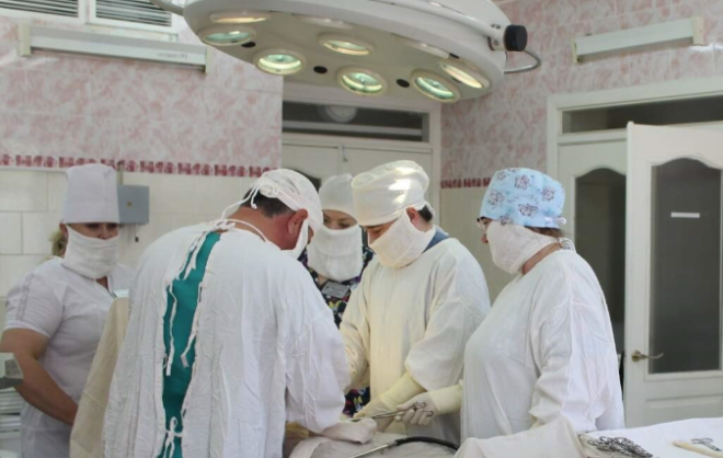 Хирурги в Красногвардейском округе спасли пациента с тяжёлой травмой