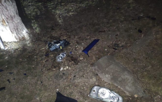 Двое пассажиров с травмами обратились в больницу после ДТП в Грачёвском округе