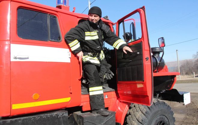 Пассовцы потушили хозпостройку с овощами в Будённовском округе
