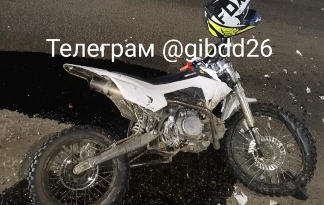 Тинейджер попал в больницу с переломом после ДТП на мотоцикле В Невинномысске
