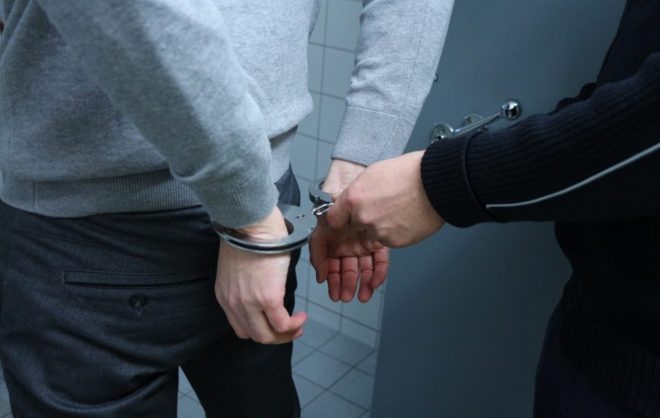 Жительницу Апанасенковского округа задержали за кражу ворот и калитки