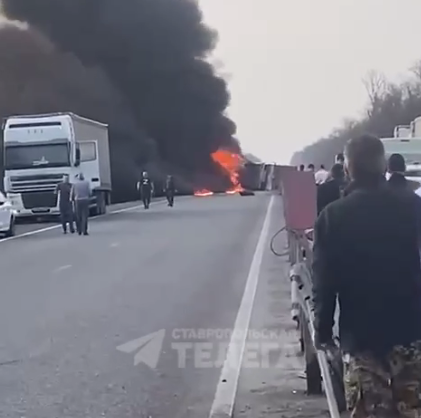 Фура с картоном сгорела на трассе «Кавказ» в Ставропольском крае