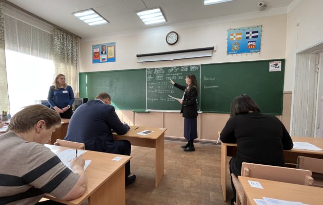 Родители школьников и глава Предгорного округа сдали ЕГЭ по русскому языку