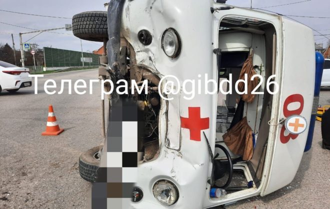 Автомобиль скорой помощи попал в ДТП в Георгиевске