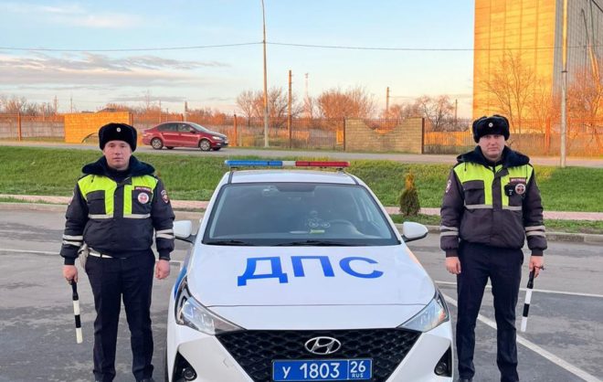 Пассажирку маршрутки отвезли в больницу сотрудники ГИБДД на Ставрополье