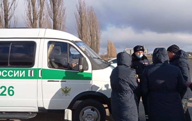 Совместный рейд провели судебные приставы и инспекторы ДПС в Шпаковском округе