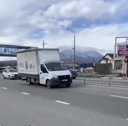 Водителям пустых фур советуют отложить поездки из-за ветра на Ставрополье