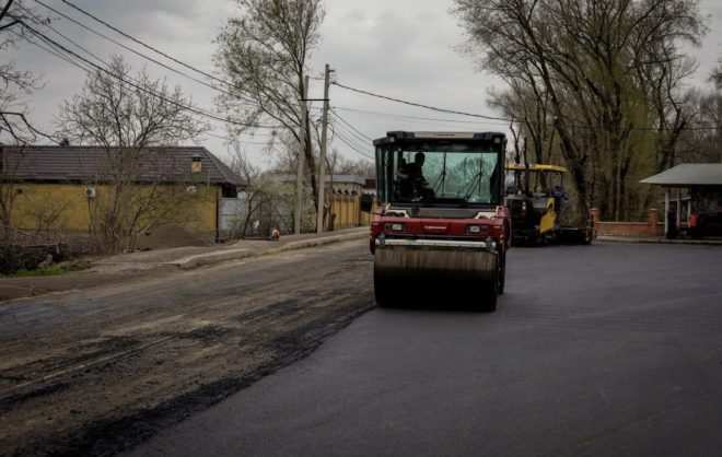В Невинномысске идёт ремонт дороги на улице Пугачёва