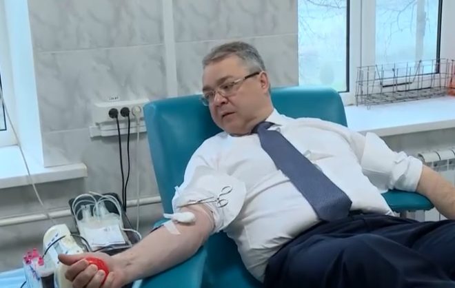 Губернатор Ставрополья сдал кровь на станции переливания