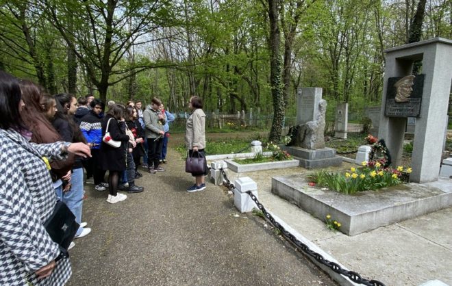 Пешеходные радиоэкскурсии по местам памяти ВОВ проводят в Ставрополе