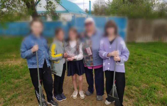 Активисты Кировского округа помогают пожилым людям в рамках акции «Зелёный патруль»