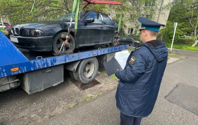 Приставы арестовали автомобиль отца троих детей в Пятигорске за долги
