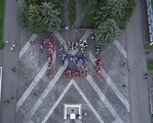Около 500 человек приняли участие во флешмобе к 1 мая в Предгорном округе