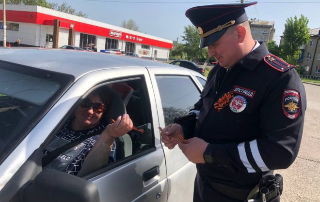 Автоинспекторы на Ставрополье организовали пункты вручения «Георгиевской ленты»