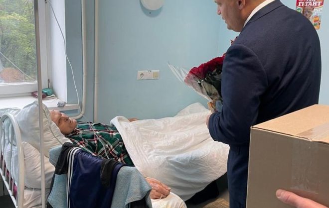 Ветерана ВОВ навестил и поздравил в больнице глава Железноводска