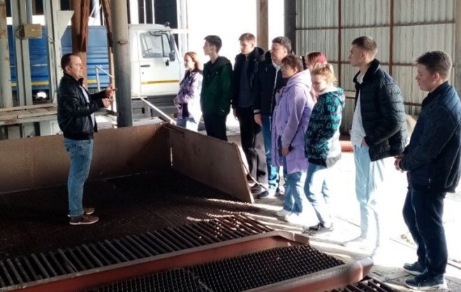 Школьникам Арзгирского округа провели профтур на агропредприятии