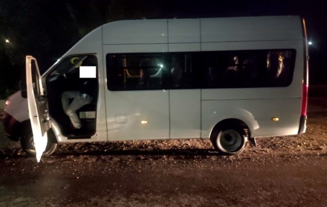 Маршрутчик с признаками опьянения уснул в Невинномысске при сотрудниках ДПС