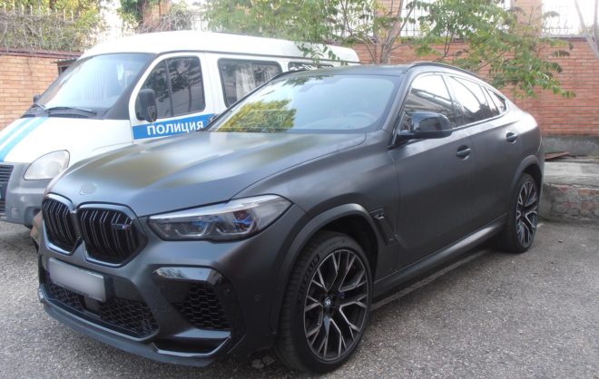 Ставрополец угнал из автосалона иномарку за 12 млн рублей