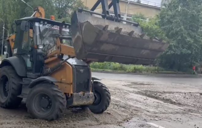 В Ставрополе коммунальщики устраняют последствия ливня