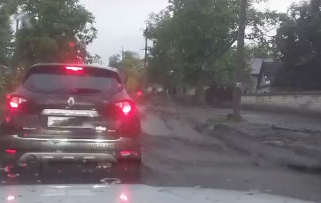 Сильные дожди стали причиной подтопления улицы в Предгорном округе