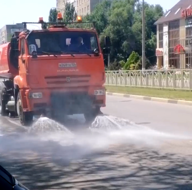 Дороги в Невинномысске помыли с моющим средством