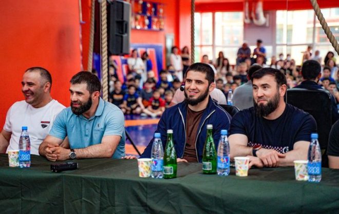 Чемпион UFC Ислам Махачев провёл встречу со спортсменами в Пятигорске