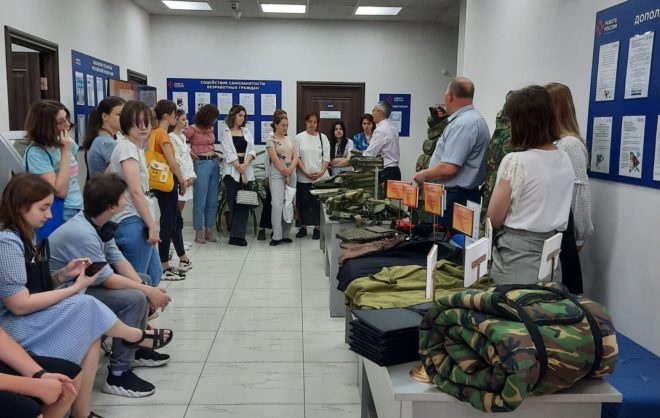 Более 700 человек посетили ярмарку вакансий для предприятий ОПК в Ставрополе
