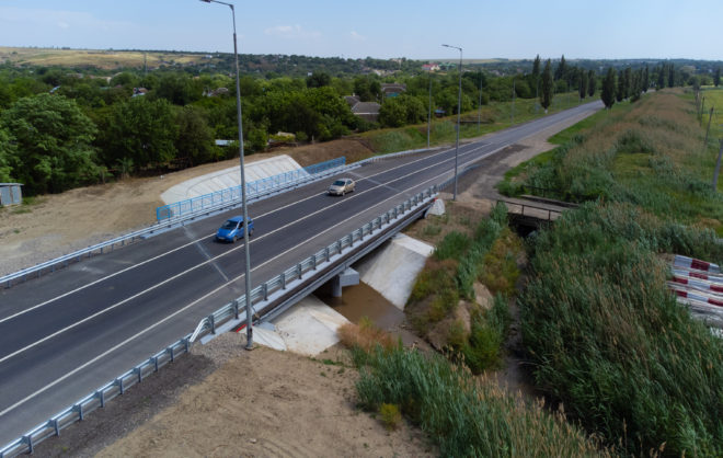 В Будённовском округе капитально отремонтировали автомобильный мост