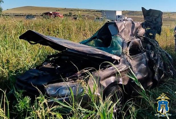 Четыре человека погибли в перевернувшемся авто в Грачёвском округе