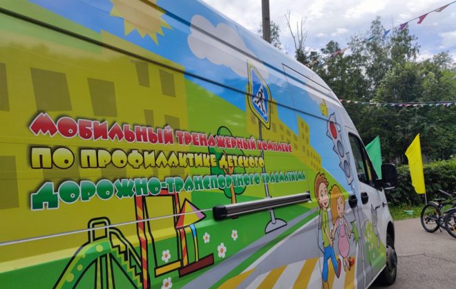 В детском лагере Пятигорске автоинспекторы провели занятия о ПДД для детей