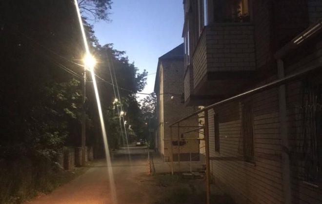 Новое уличное освещение заработало на улице Балахонова в Ставрополе