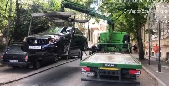 В Кисловодске ежемесячно эвакуируют более 300 автомобилей на штрафстоянки