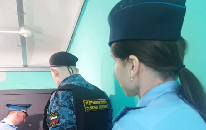 Приставы обязали организацию на Ставрополье убрать мусор с берега водоёма