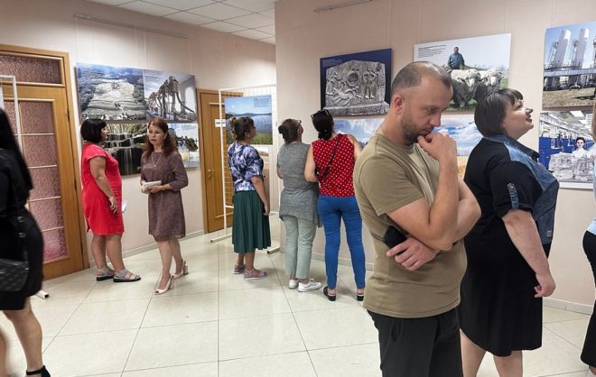 Фотовыставку о Ставропольском крае открыли в Антрацитовском районе ЛНР