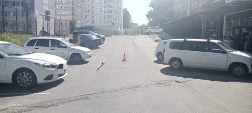 Мальчик попал под колёса легковушки во дворе на севере Ставрополя