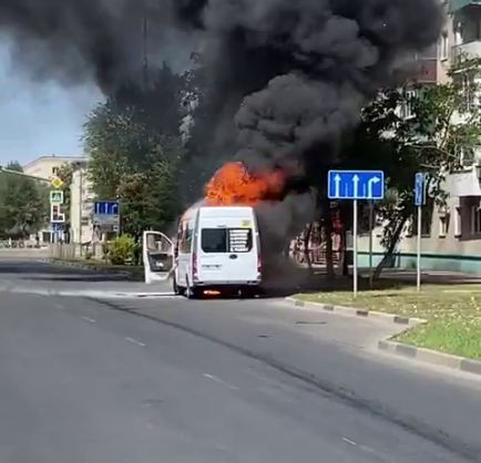 Маршрутка сгорела в Невинномысске на глазах у прохожих