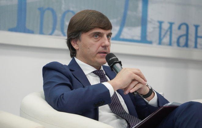 Министр просвещения Кравцов выступил на педагогическом форуме в Ставрополе