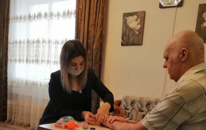 Более 400 инвалидов на Ставрополье проходят индивидуальную реабилитацию на дому