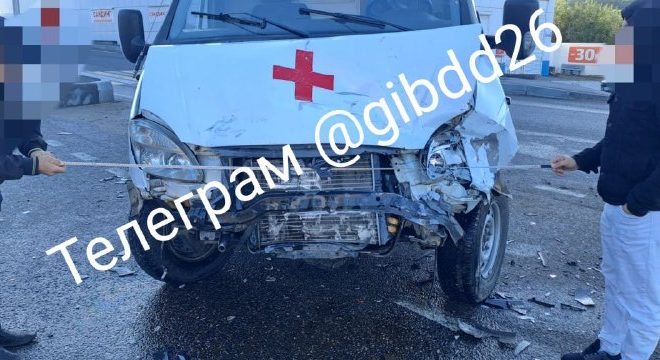 Машина скорой помощи попала в аварию в Предгорном округе