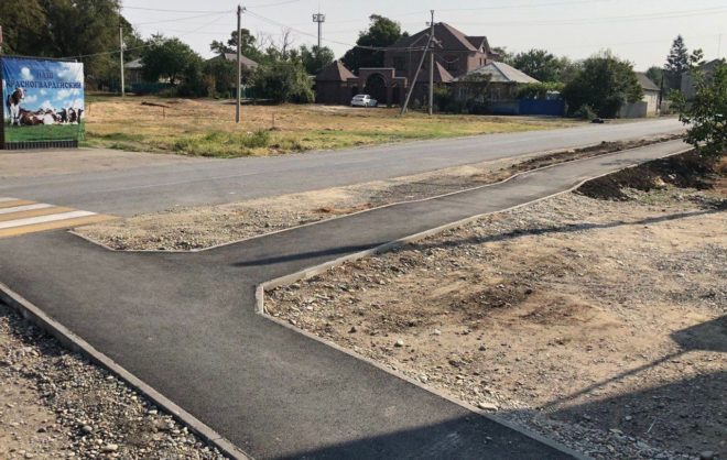 Тротуар и дорогу отремонтировали в селе Красногвардейского округа