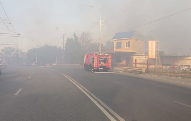 Из-за пожара на въезде в Ставрополь ограничили движение