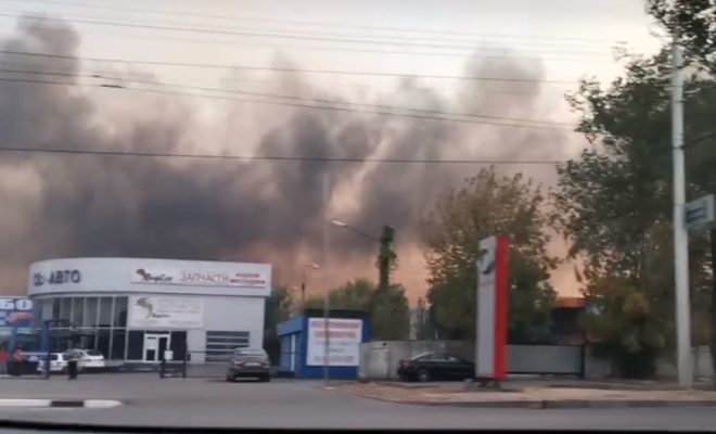На въезде в Ставрополь горит сухая трава на площади 5 га