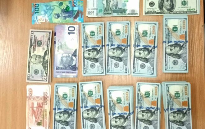 Контрабандист пытался вывезти 6,5 млн рублей из аэропорта Минвод в Азербайджан