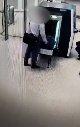 Житель соседней республики украл телефон на железнодорожном вокзале Минвод