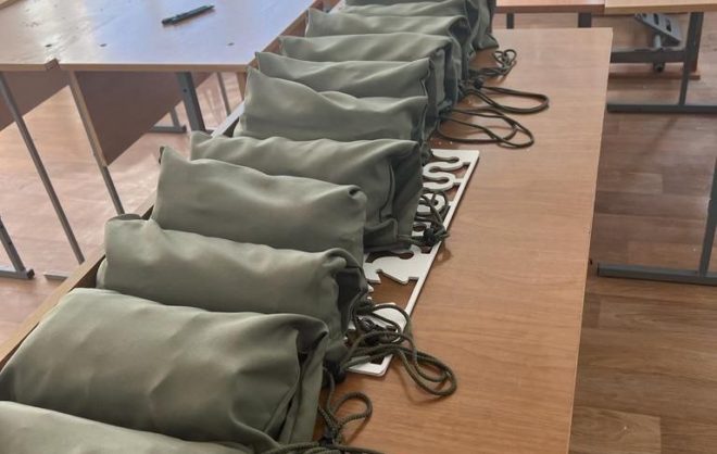 Партию тактических носилок изготовили в Курском округе для участников СВО