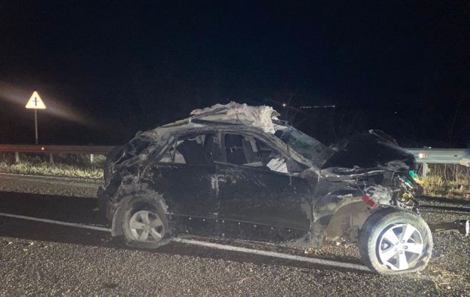 Два пассажира пострадали в перевернувшемся автомобиле в Александровском округе