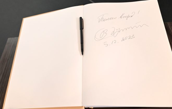 Владимир Путин оставил запись в книге «Правила жизни наставника» в Пятигорске